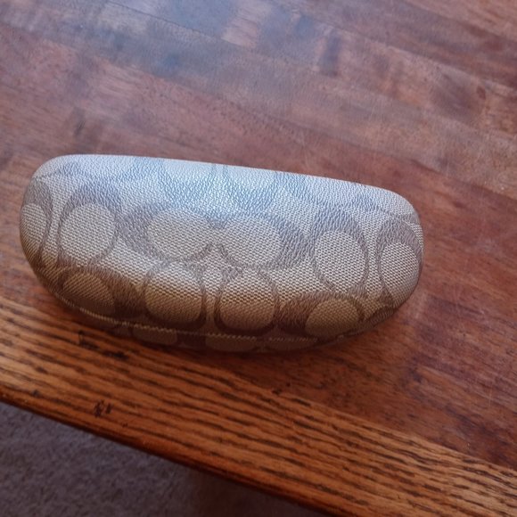 Coach signature hard shell eyeglass case - Picture 2 of 5